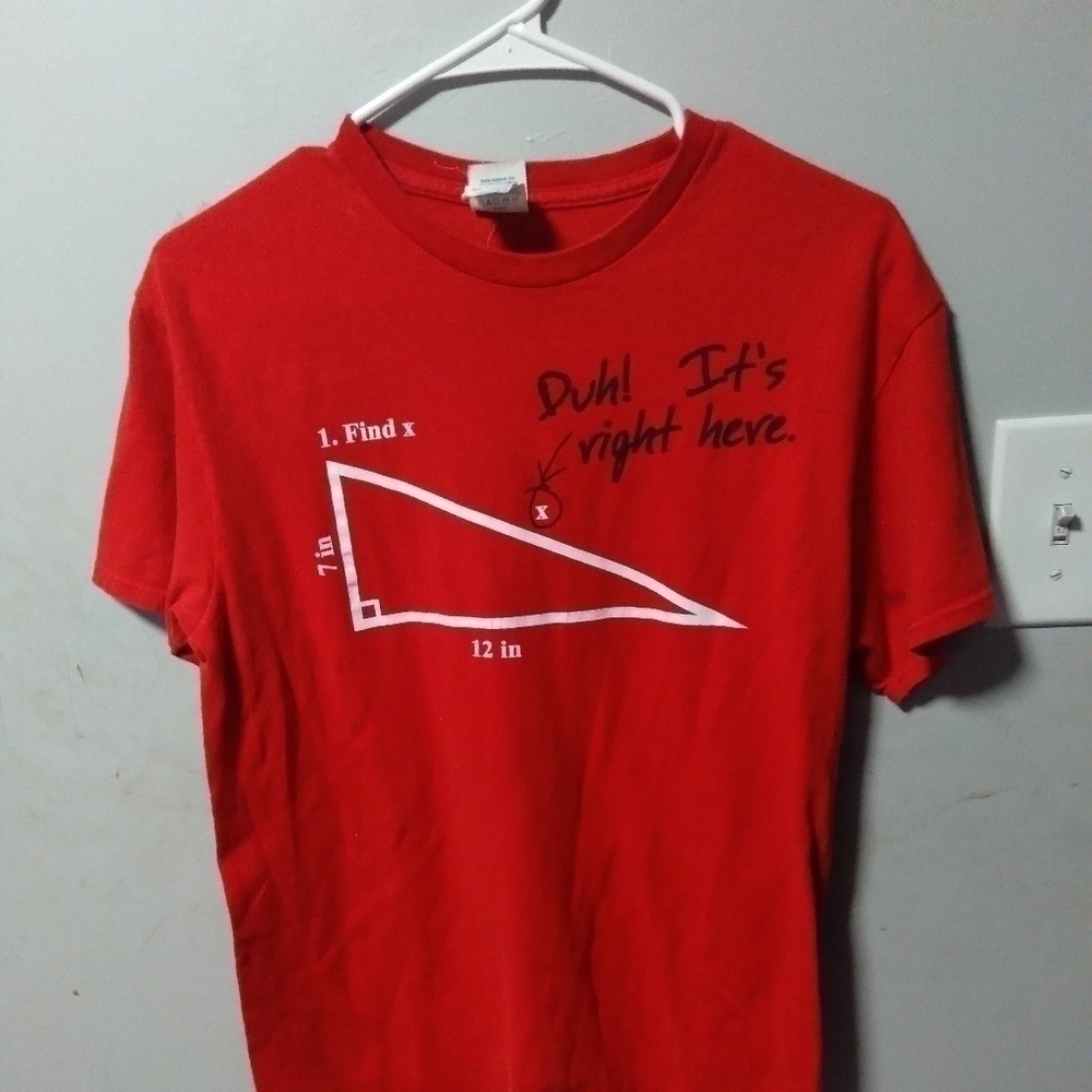 𝅺delta pro weight unisex red t-shirt. Size Medium.